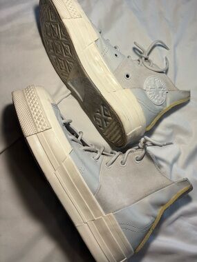 Converse Chuck Taylor High Top Platform Sneakers Women’s 8.5 / Men’s 6.5